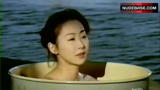 Misa Jono Bathing in Oil Drum – Nurunuru Kankan