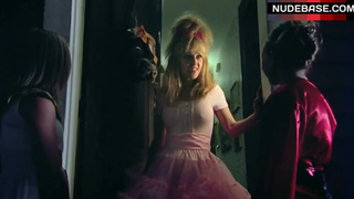 Linnea Quigley Flashes Panties – Night Of The Demons