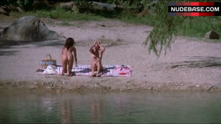 Jennifer Connelly Completely Nude on Beach – The Hot Spot