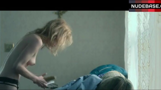 Amy Hargreaves Topless Scene – How He Fell In Love