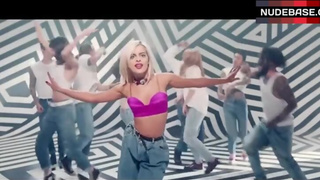 Bebe Rexha Sexy Dance – No Broken Hearts