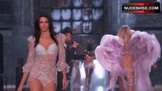 Kendall Jenner in Lingerie – The Victoria'S Secret Fashion Show 2015