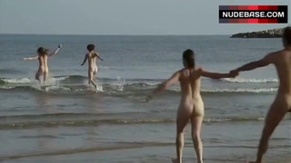 Janina Rudenska Nude on Beach – Ins Blaue