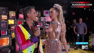 Miley Cyrus in Hot Outfit – Mtv Video Music Awards