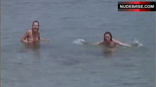Anja Schute Full Naked on Beach – Premiers Desirs