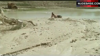 Jane Birin Full Naked on Beach – Je T'Aime, Moi Non Plus