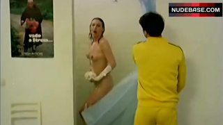 Anna Maria Rizzoli Nude under Shower – La Ripetente Fa L'Occhietto Al Preside