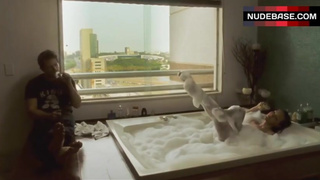 Carolina Gomez Nude in Hot Tub – Federal