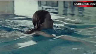 Jessica Barden Bikini Scene – The Lobster