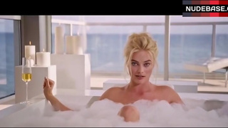 Margot Robbie in Bath Tub – The Big Short