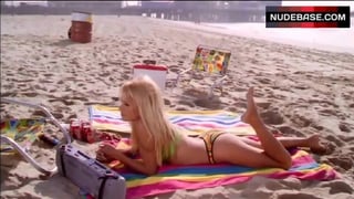 Pamela Anderson Sunbathing in Hot Bikini – V.I.P.