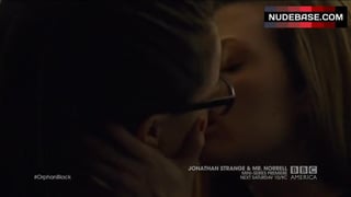 Tatiana Maslany Lesbian Kiss – Orphan Black