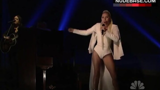 Lady Gaga Sexy Legs – Saturday Night Live