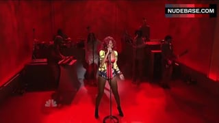 Hot Rihanna on Stage – Saturday Night Live