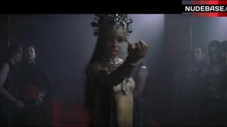 Aaliyah Sexy Scene – Queen Of The Damned