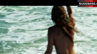 Livia De Bueno Bare Ass and Boobs on Beach – Paraisos Artificiais