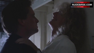 Glenn Close Fast Sex in Kitchen – Fatal Attraction