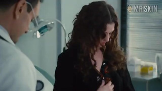 Anne Hathaway in Love & Other Drugs (2010) - 23934