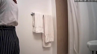 Airbnb - Hotty showering voyeur - CLAIM