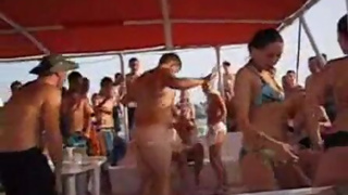 Voyeur Topless Girls on Beach Candid