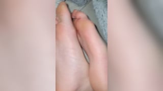 I love her sexy young feet