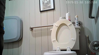 American WC asian pee at restaurant - CLAIM