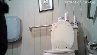 American WC asian pee at restaurant - CLAIM