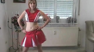Nice girl reenacts topless scene from Bring It On