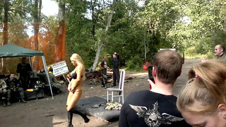Blond Stripper special show in paintball