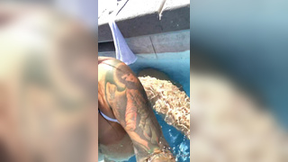 seebrittanya-02-07-2020-75083464-Putting it in me under water feels so good