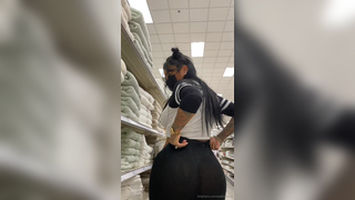 seebrittanya-23-04-2020-33933660-Did a public squirt show for you baby Highest tippers gets the towel