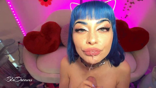 jewelzblu-2023-02-22-524442967-Don't I look pretty slobbering all over a cock