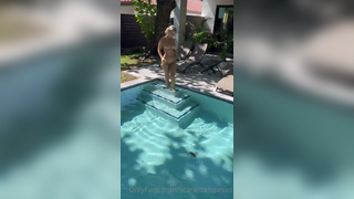 ScarlettKissesXO Fucking The Pool Cleaner Video Leaked 2