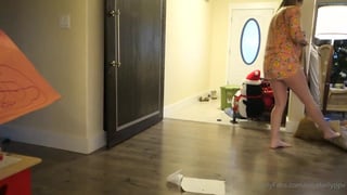 Rose Kelly Onlyfans Cleaning Kitchen Video Leaked 2