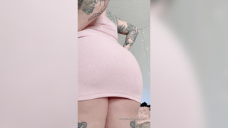 Abbey Rhode's tattooed body bounces on webcam in 2021-11-08