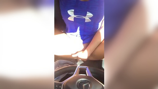 Petite slut fingering in her Mercedes