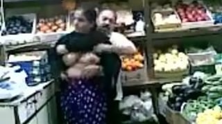 Owner Fuccks His Muslim Servant in a Vegetable Market n Secretly Records it [LrG].flv