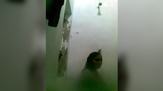 [cheersmumbai @ DT.com] Punjabi girl record herself in shower.avi