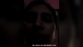 2015-12-28 Amateur Desi chick shows boobs