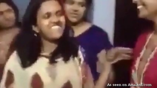 2015-08-10 Desi girlfriend in first homemade sex video