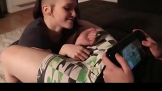 Punk chicks blows her boyfriend while he's gaming