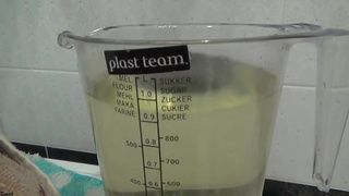 Fetishfun - My own piss record allmost 1 litr measuring in glass beaker