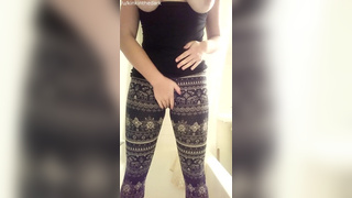 Kinkinthedark - Peeing my leggings a[f]ter a really long hold!