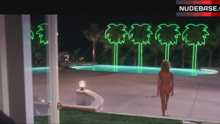 Elizabeth Berkley Sex in Pool – Showgirls