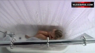 Donna D'Errico Nude in Bathtub – Candyman 3