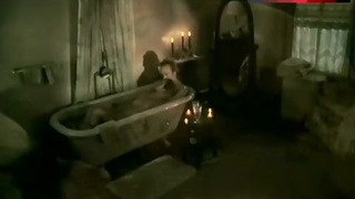 Meryl Streep Hot Scene in Bathtub – The Bridges Of Madison County