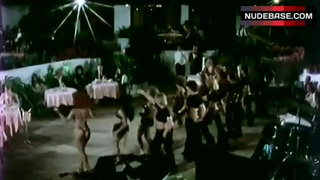 Iris Chacon Sexy Dancing – La Mujer Es Un Buen Negocio