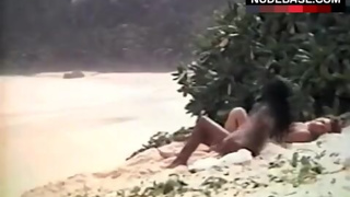 Zeudi Araya Naked on Osean Beach – La Ragazza Dalla Pelle Di Luna