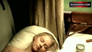 Svetlana Khodchenkova Sleeps Nude in Train – Blagoslovite Zhenshchinu
