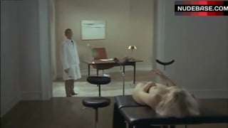 Anne Grete Nissen Nude in Doctor's Office – Uden En Traevl